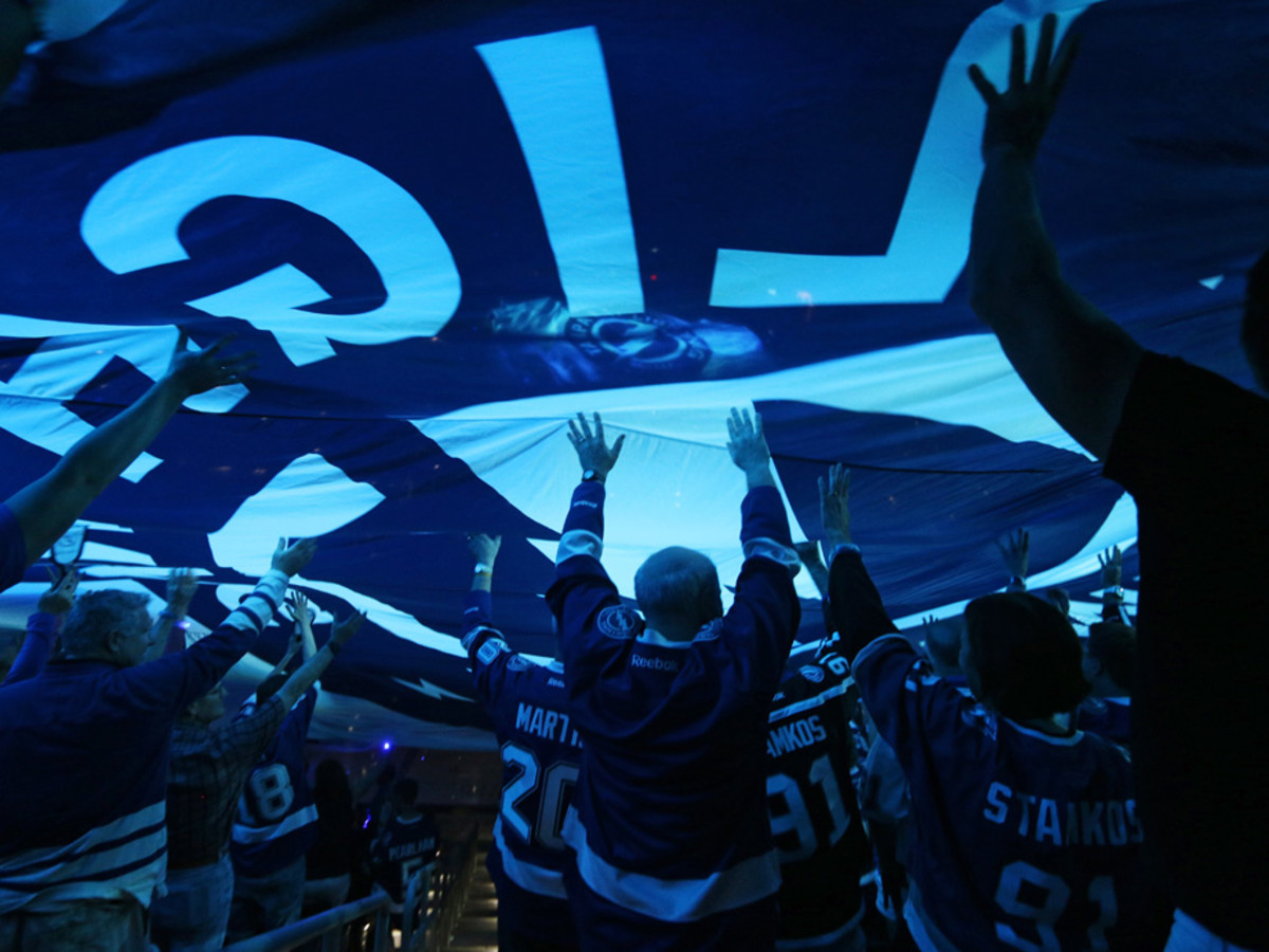 lightning-flag-si-serota.jpg